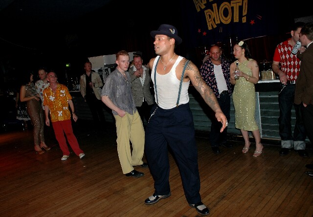 min 2006 11 26 riot 510